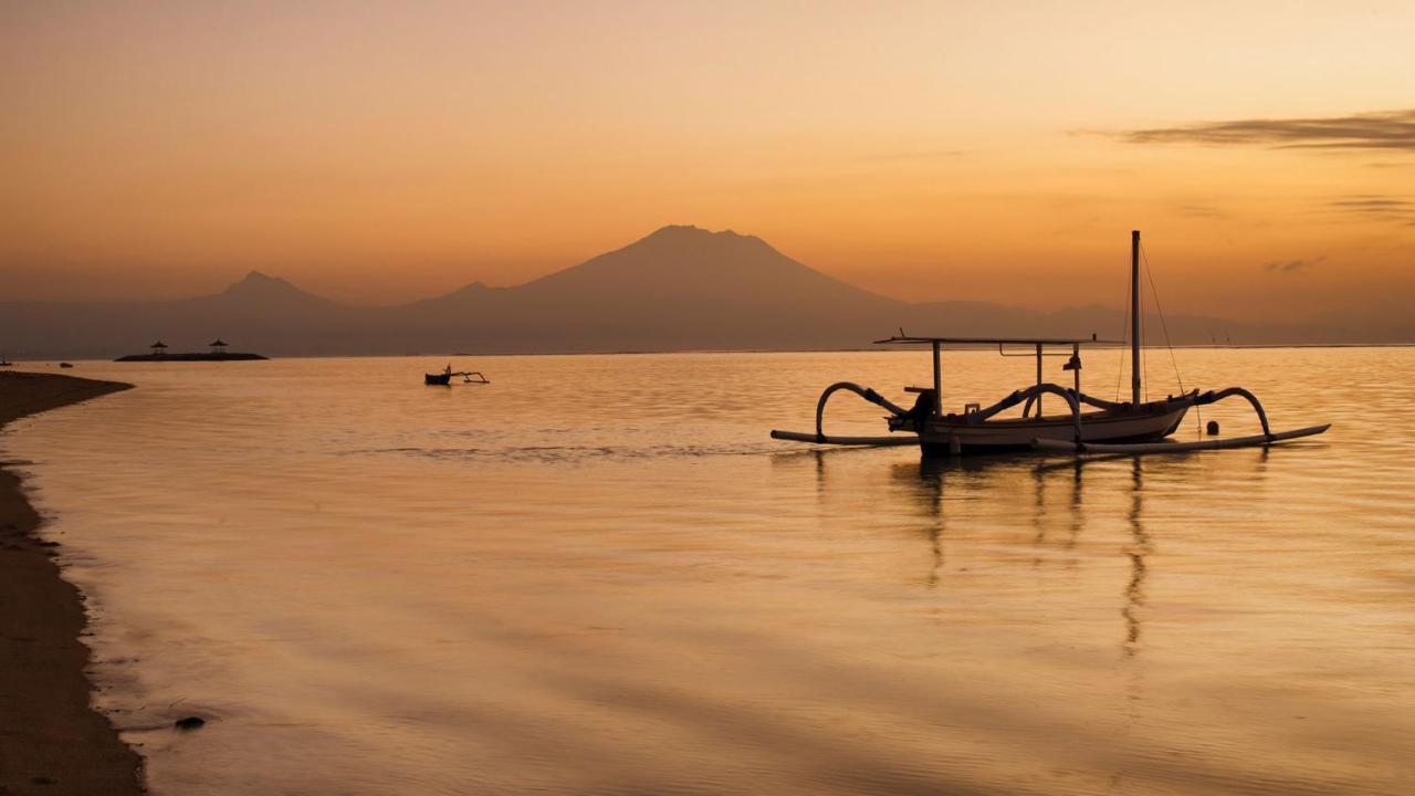 Maya Sanur Resort & Spa Екстериор снимка Sunset over Mount Agung