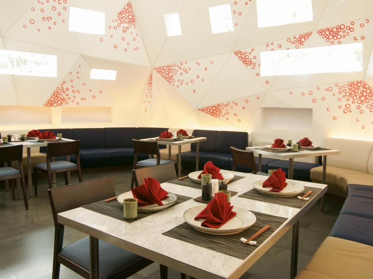 Maya Sanur Resort & Spa Екстериор снимка Interior of a restaurant