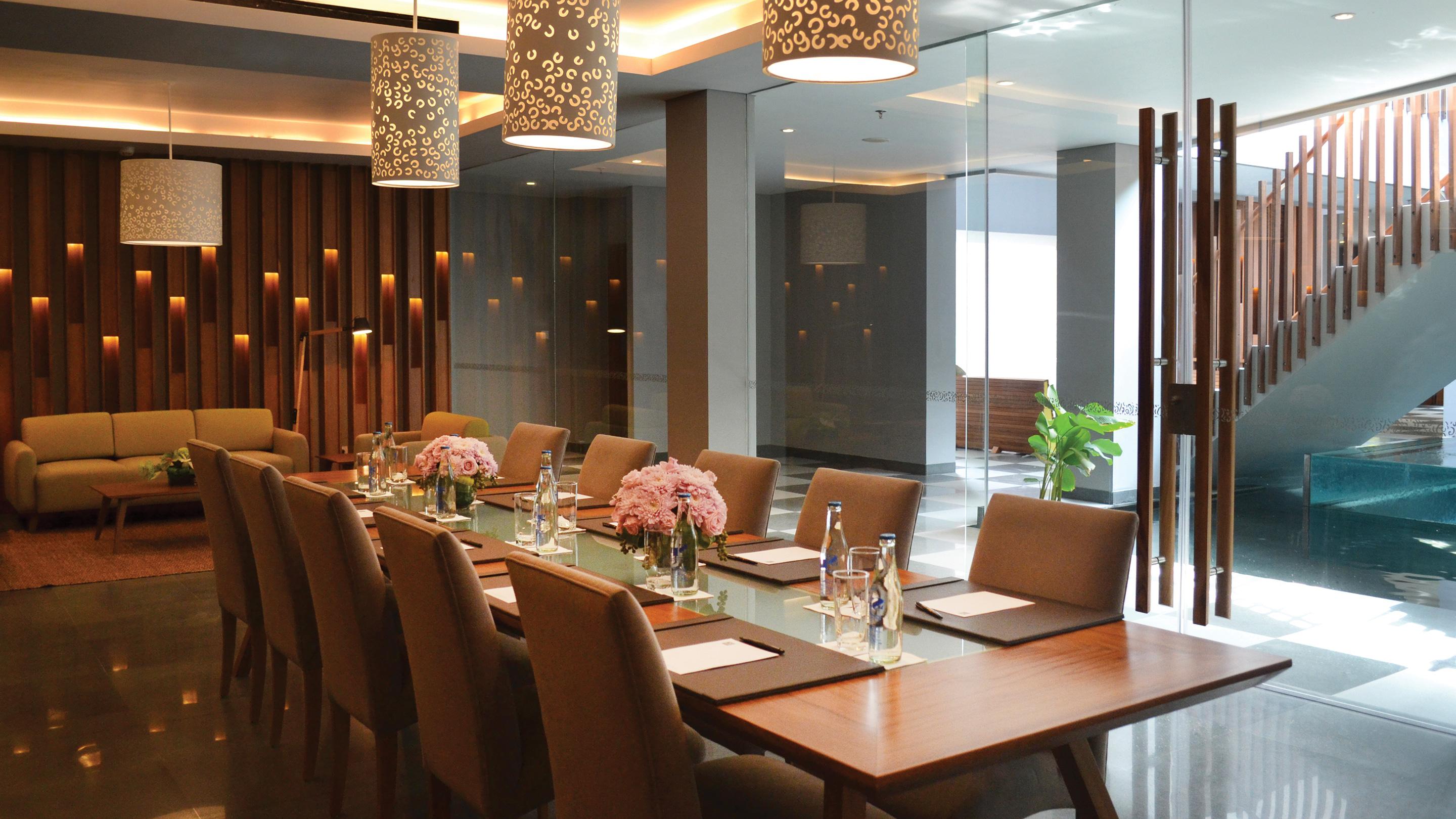 Maya Sanur Resort & Spa Екстериор снимка Meeting room at the Four Seasons Hotel, Kuala Lumpur